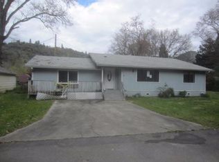 315 Rivaway Ln, Grants Pass, OR 97527