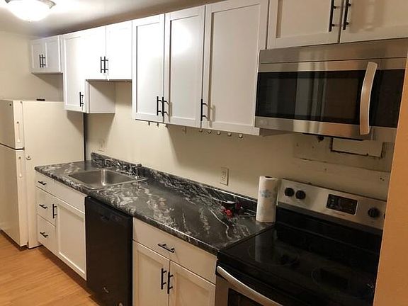 2nd image of 5578 Pershing Ave APT 11