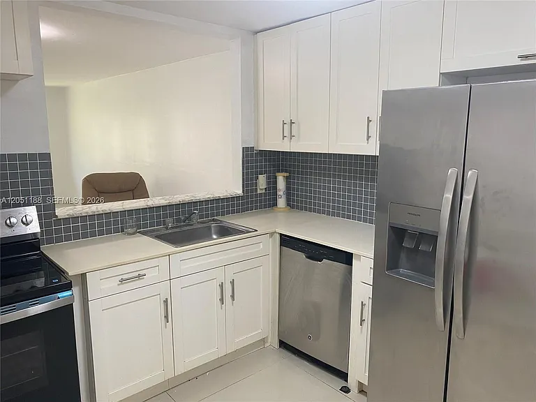 1550 NE 191st St #309 — Photo 3