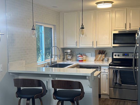 Kitchen & Bar Seating
