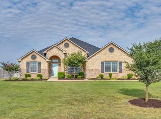 153 Heritage Pkwy W, Decatur, TX 76234