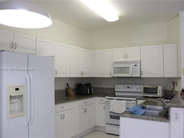 8158 NW 108th Ct #Townhouse 8158, Miami, FL 33178