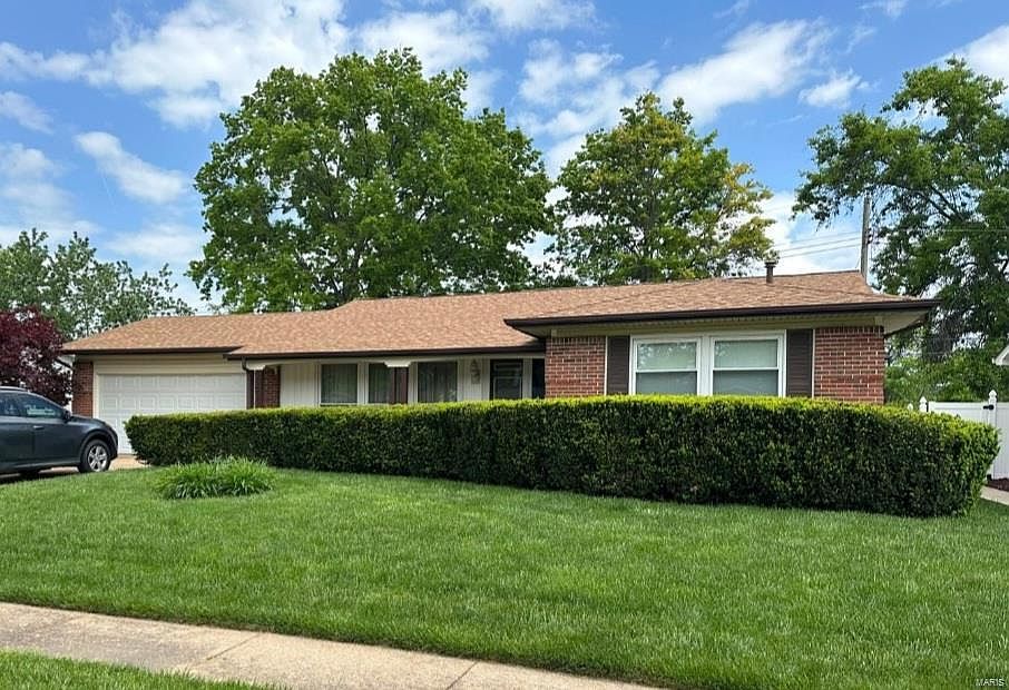 1st image of 2820 Radcliffe Dr