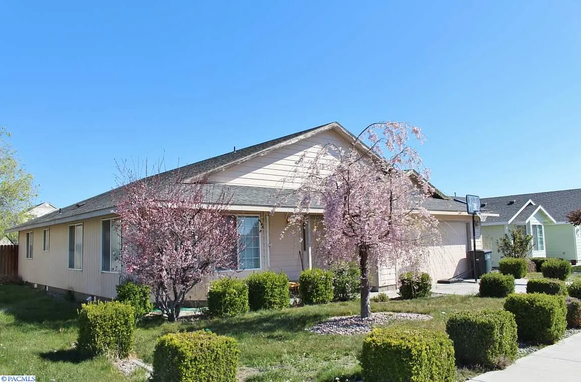 4915 Flores Ln photo 1