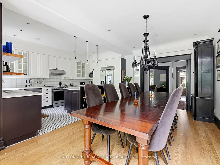 33 Albany Ave — Photo 19