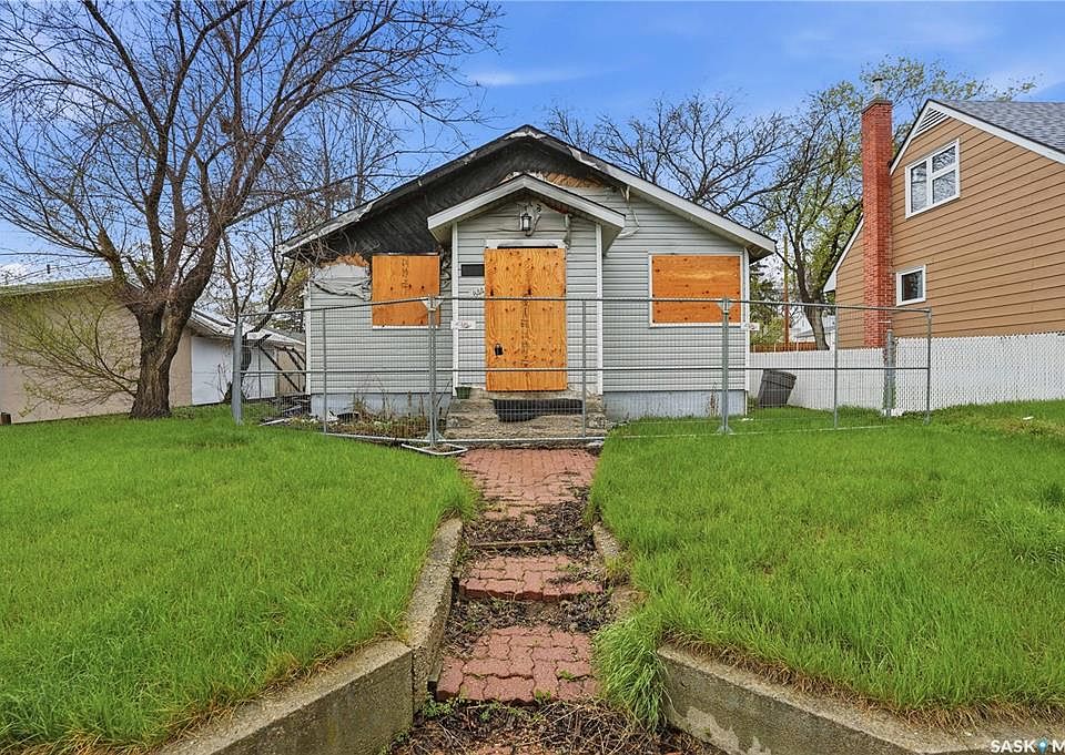 1st image of 844 6th AVENUE NW