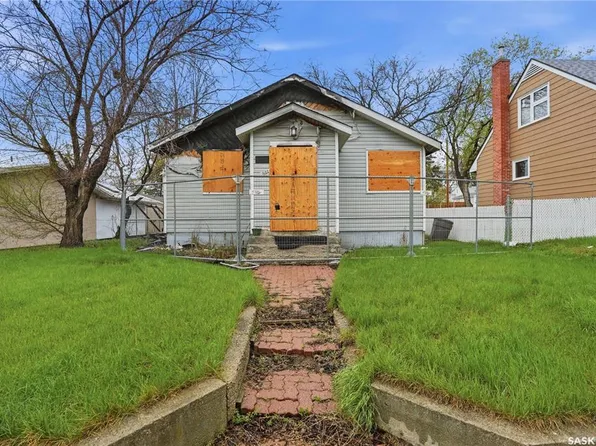 844 6th AVENUE NW, Moose Jaw, SK S6H 4A2