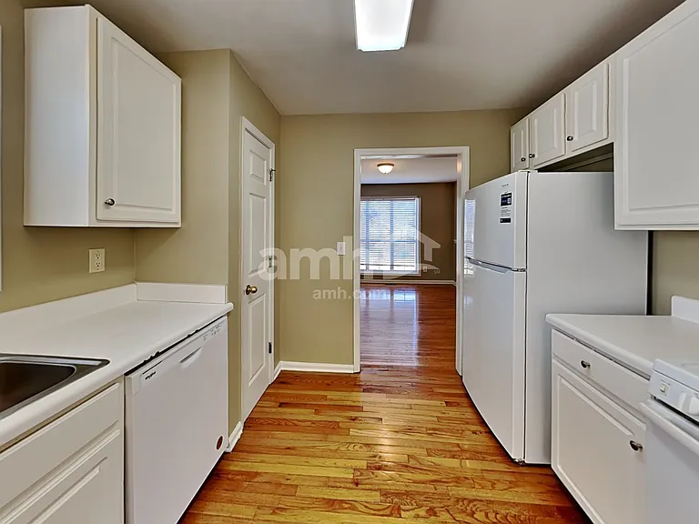 2854 Rhonda Dale Dr — Photo 3