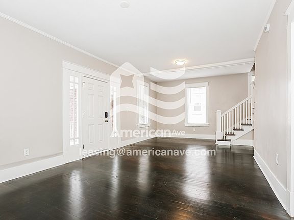 1622342_002_wm_-_living_room_13523409.jpg