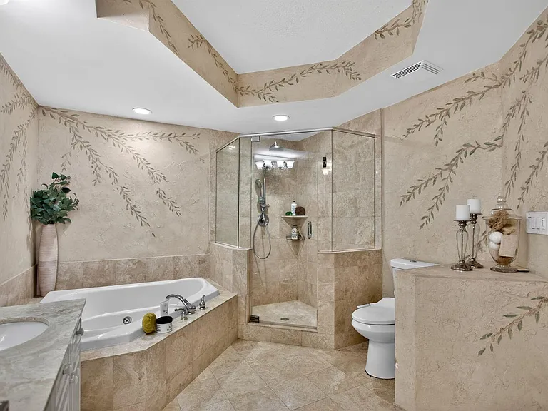 100 S Birch Rd #1003F — Photo 22