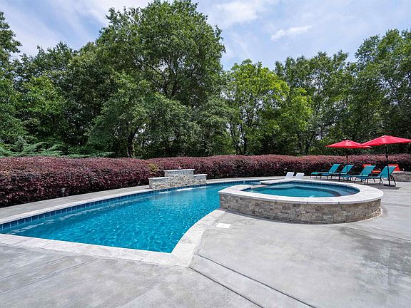 5th image of 20 Stonebrook Farm Way