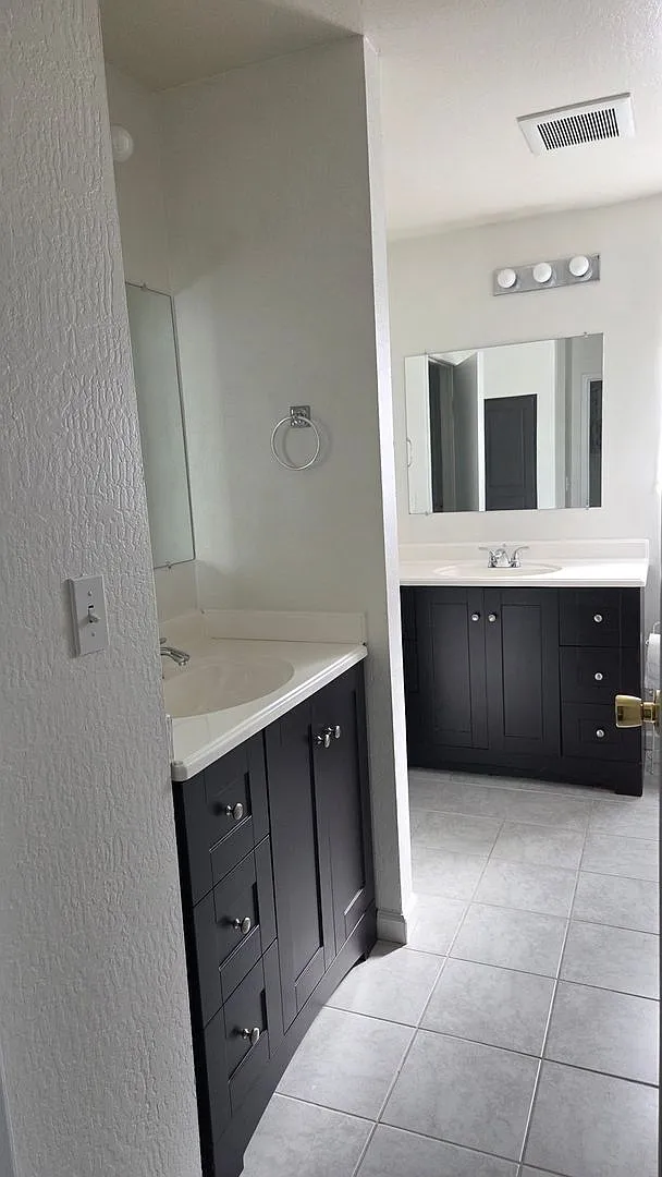 Charming 3BR Condo in Concord — Photo 2