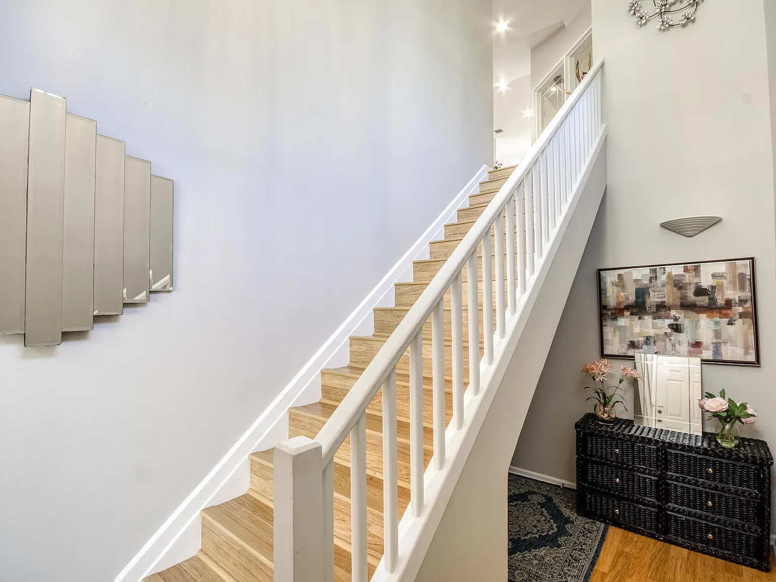 3 bed, 2.0 bath, 2072 sqft, $7,500 — Photo 4