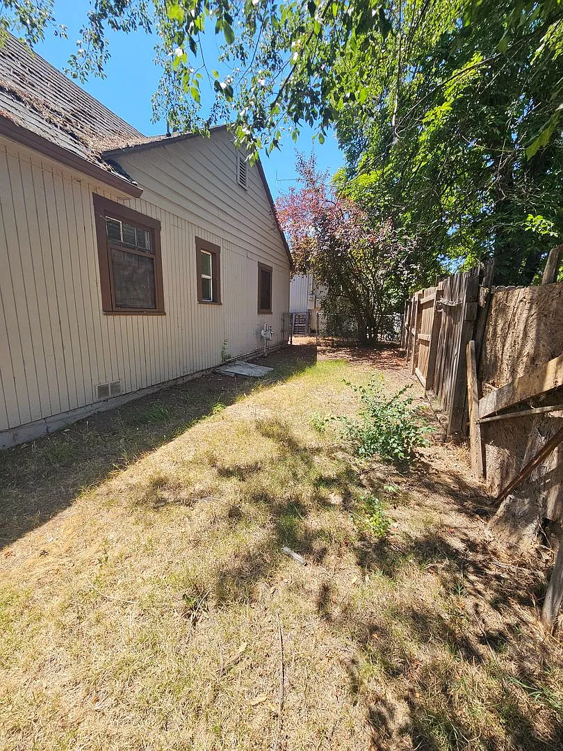 Charming 2 Bedroom Home! — Photo 4