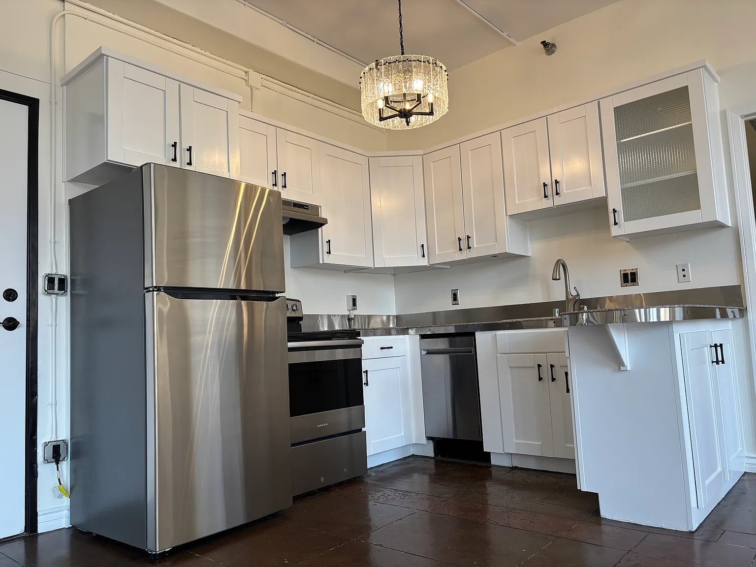 215 W 7th St — Photo 4