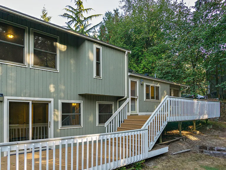 20439 NE 3rd St — Photo 17