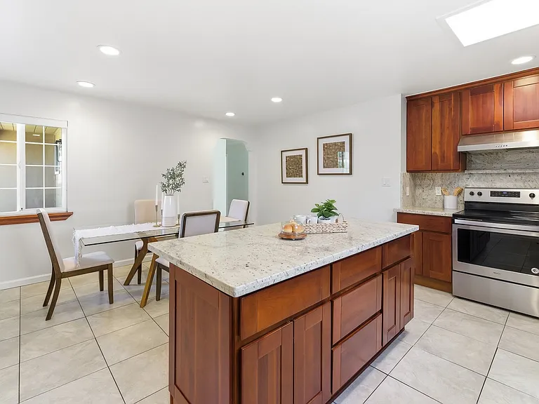 1850 Briarwood Dr — Photo 14