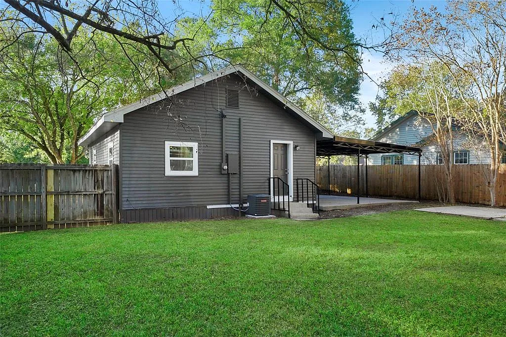 514 W Milam St — Photo 3