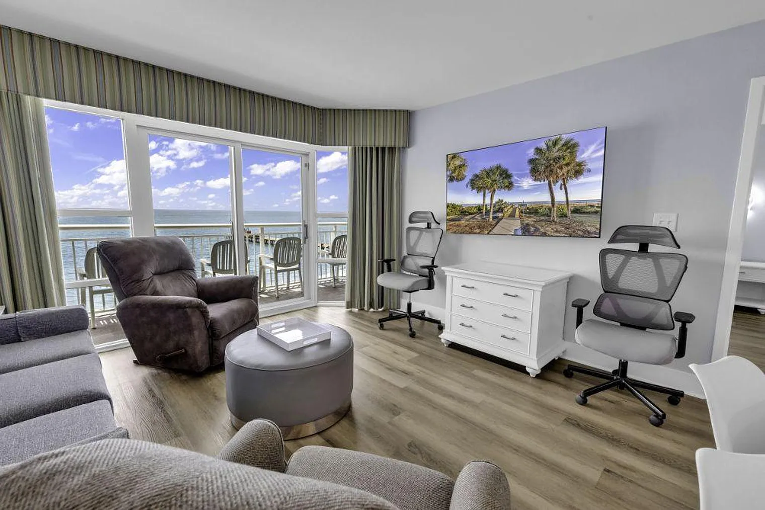 2 bed, 2.0 bath, 1054 sqft, $4,315 — Photo 1