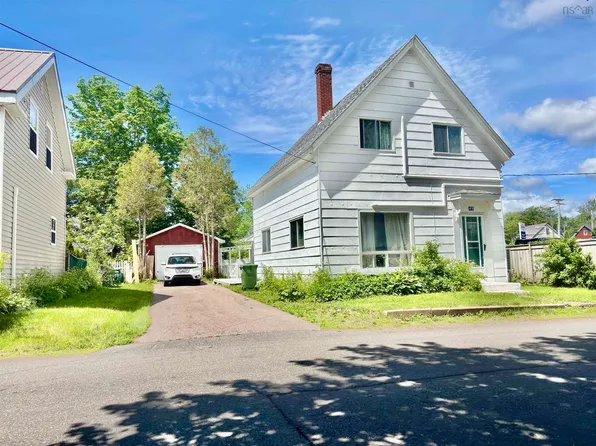49 Chapel St, Parrsboro, NS B0M 1S0