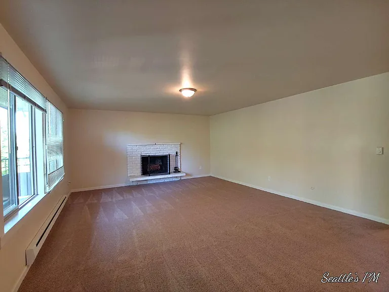 4127 California Ave SW #4 — Photo 12