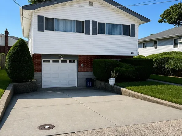 916 PARK Avenue, Westbury, NY 11590