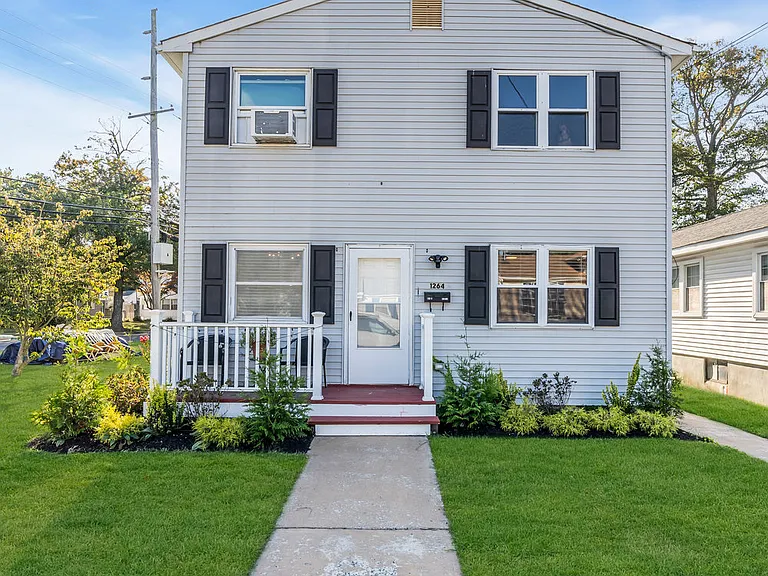 1264 Maplewood Rd #A — Photo 43