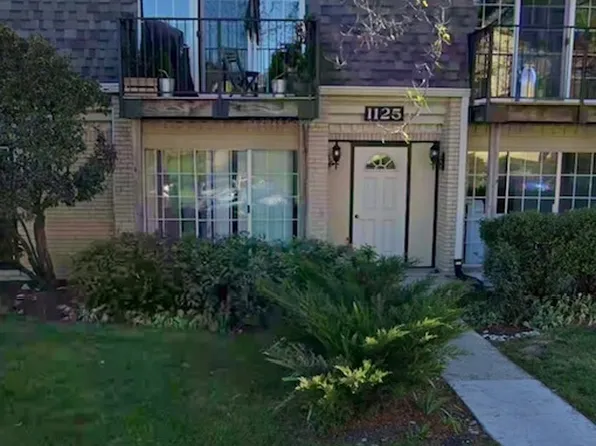 1125 Pleasant Run Dr APT 807, Wheeling, IL 60090