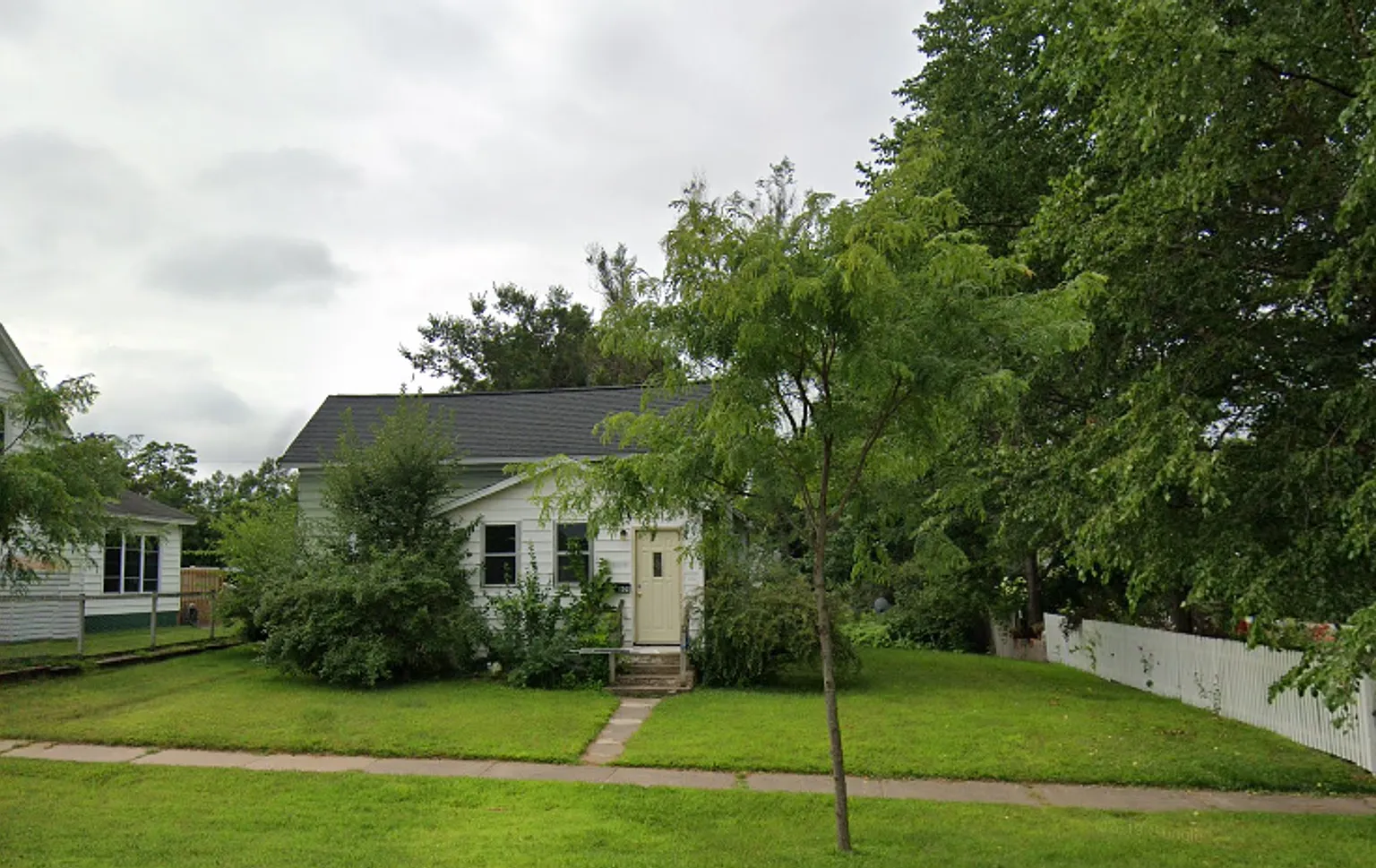 809 Broadway — Photo 1