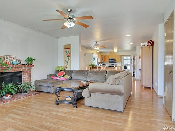 3rd image of 9820 15th Ave E