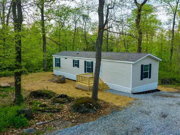 8025A Bull Rd, Lewisberry, PA 17339