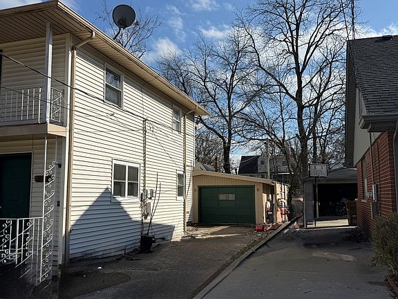 2nd image of 1415 Burr Oak Rd