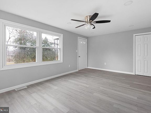 2nd image of 136 State Line Rd #A