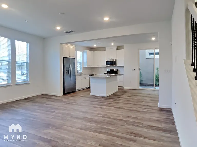 1688 Matmor Rd — Photo 3