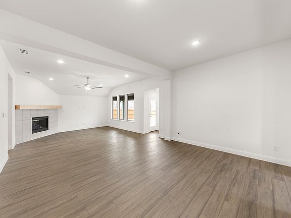 5th image of 3821 Maize Ave