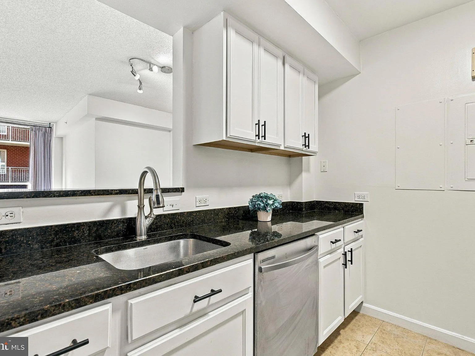 880 N Pollard St — Photo 4