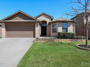 608 River Rock Dr, Azle, TX 76020