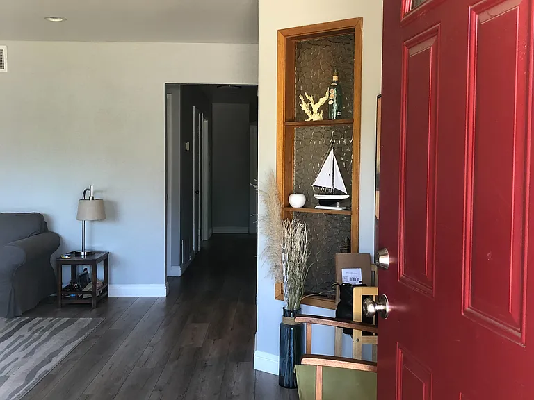 664 Tulane Dr — Photo 2