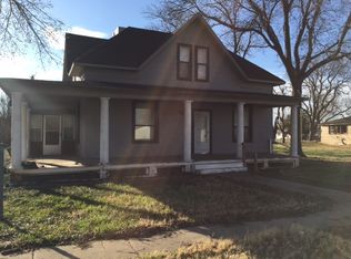 323 S 4th St, Mountain View, OK 73062