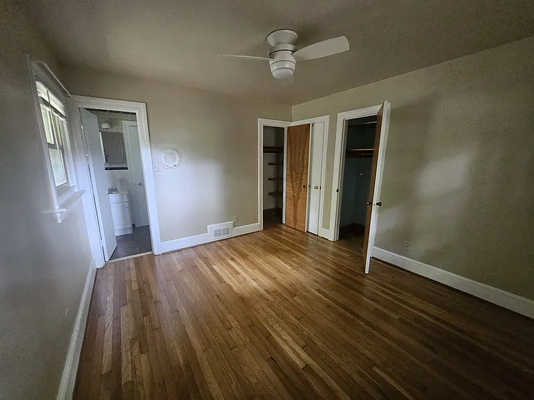 3607 Lynn Rd — Photo 3