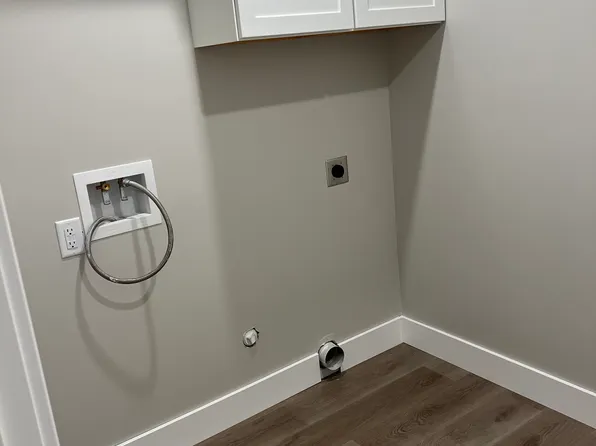 323 N Chestnut St, Mendon, IL