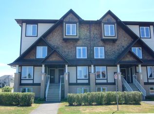 813 Lakeridge Dr, Ottawa, ON K4A 0N4