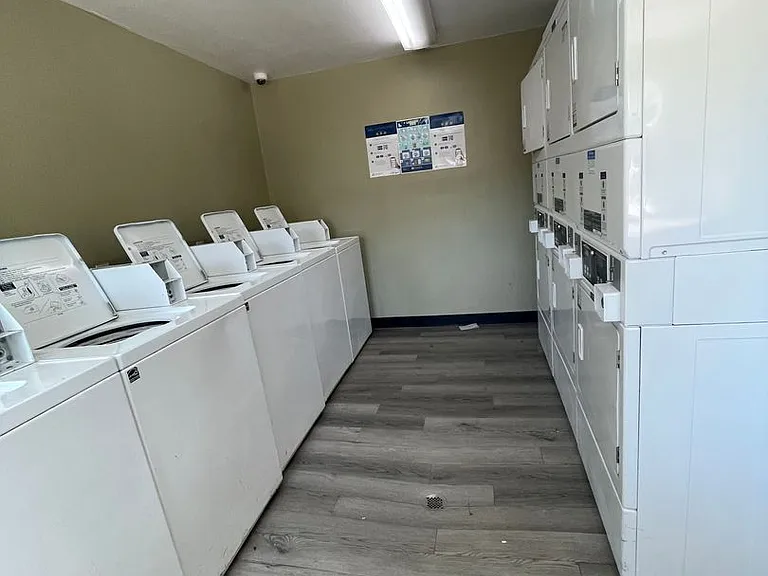 Churchill Village Apartments — Photo 113
