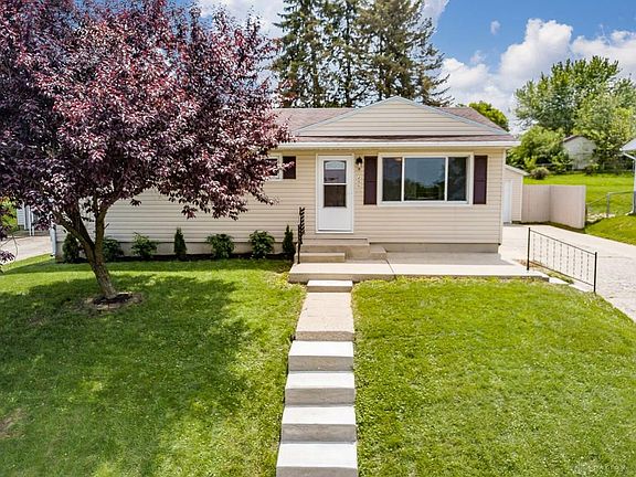 3rd image of 250 E Doris Dr