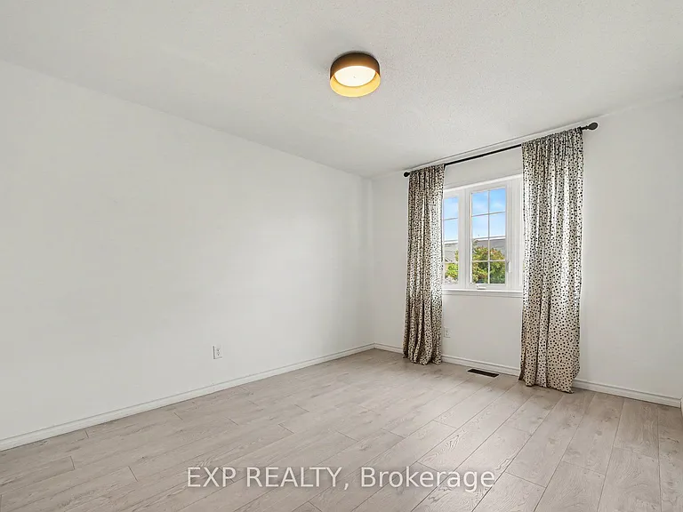 218 Rolling Meadow Cres — Photo 19