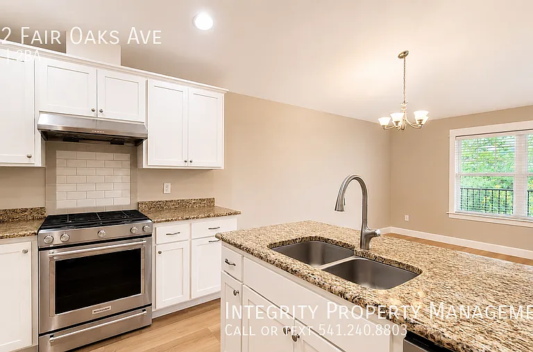 562 Fair Oaks Ave — Photo 9