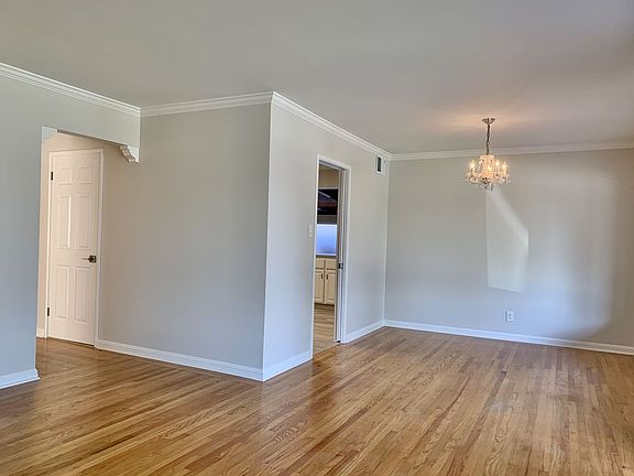4th image of 914 W Washington Ave