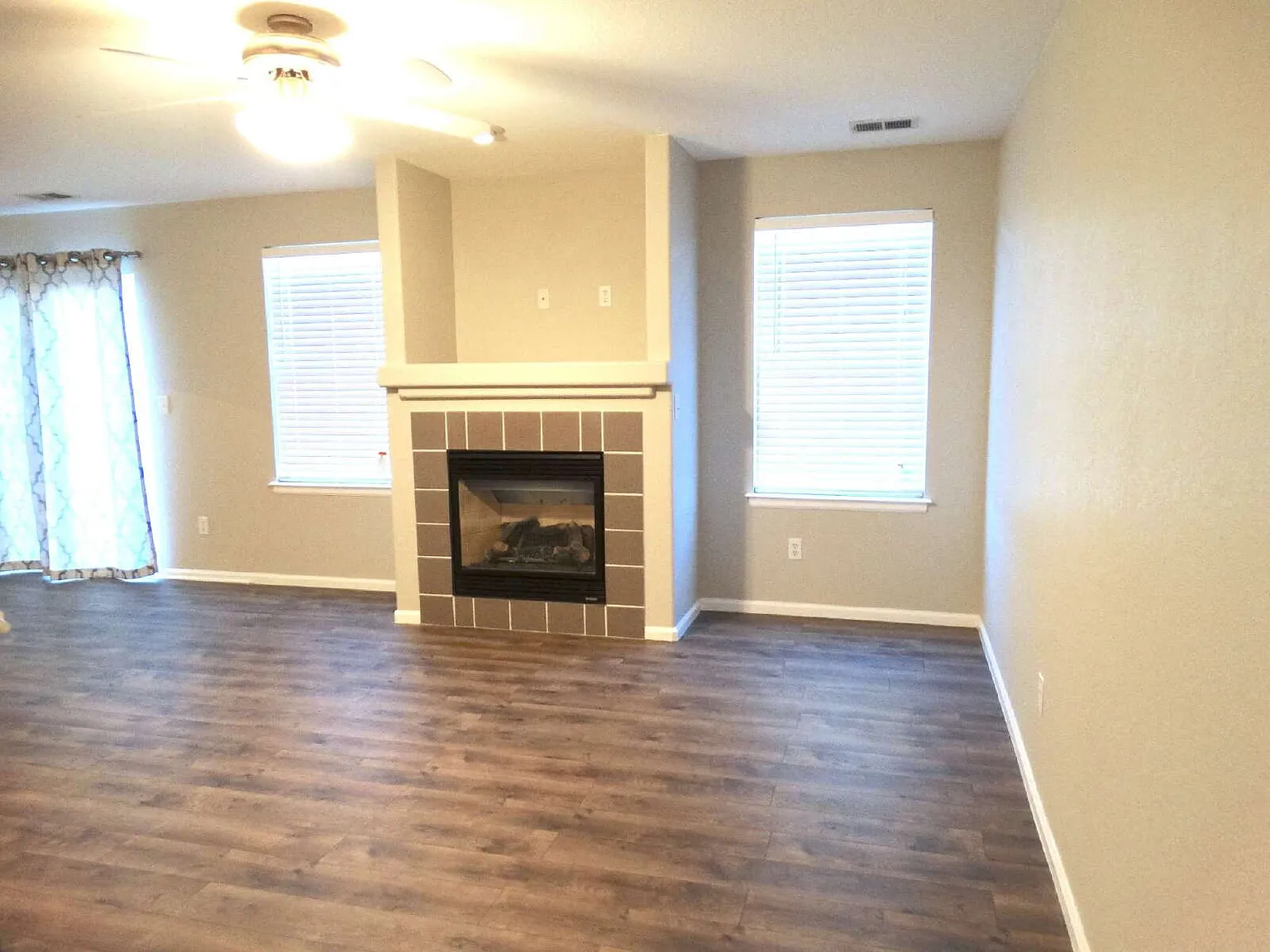 3 bed, 2.0 bath, 1400 sqft, $2,550 — Photo 3