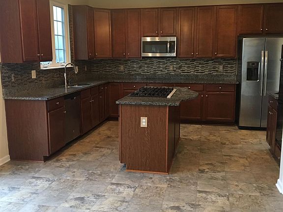 4th image of 11 Penningcroft Ln