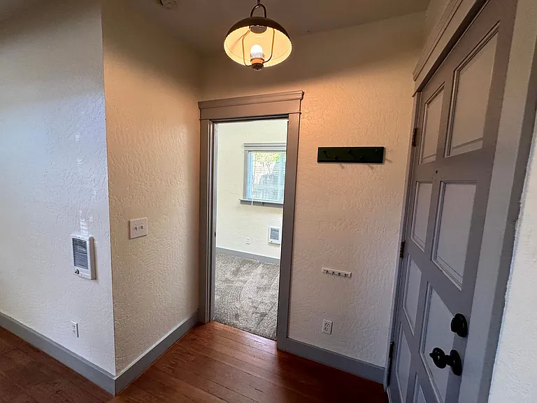1574 Jefferson St — Photo 10